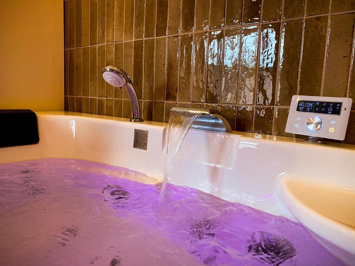 Love Room Suite Bali - Auray En Bretagne Brech Exteriér fotografie